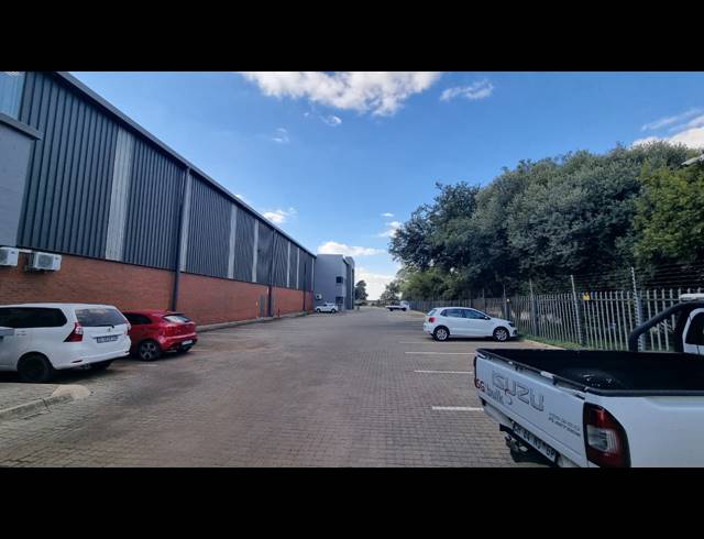 2,943M² WAREHOUSE TO LET IN POMONA